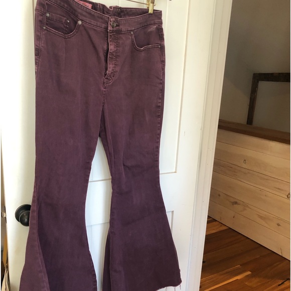 Free People curvy Float on Flares - Picture 9 of 15